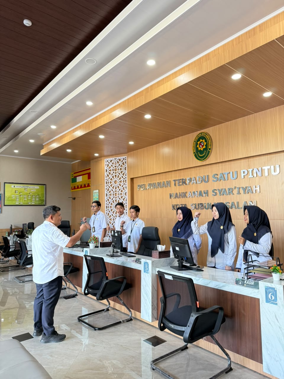 Briefing Pagi PTSP Perkuat Kesiapan Laporan Triwulan dan Disiplin Pelayanan di MS Kota Subulussalam