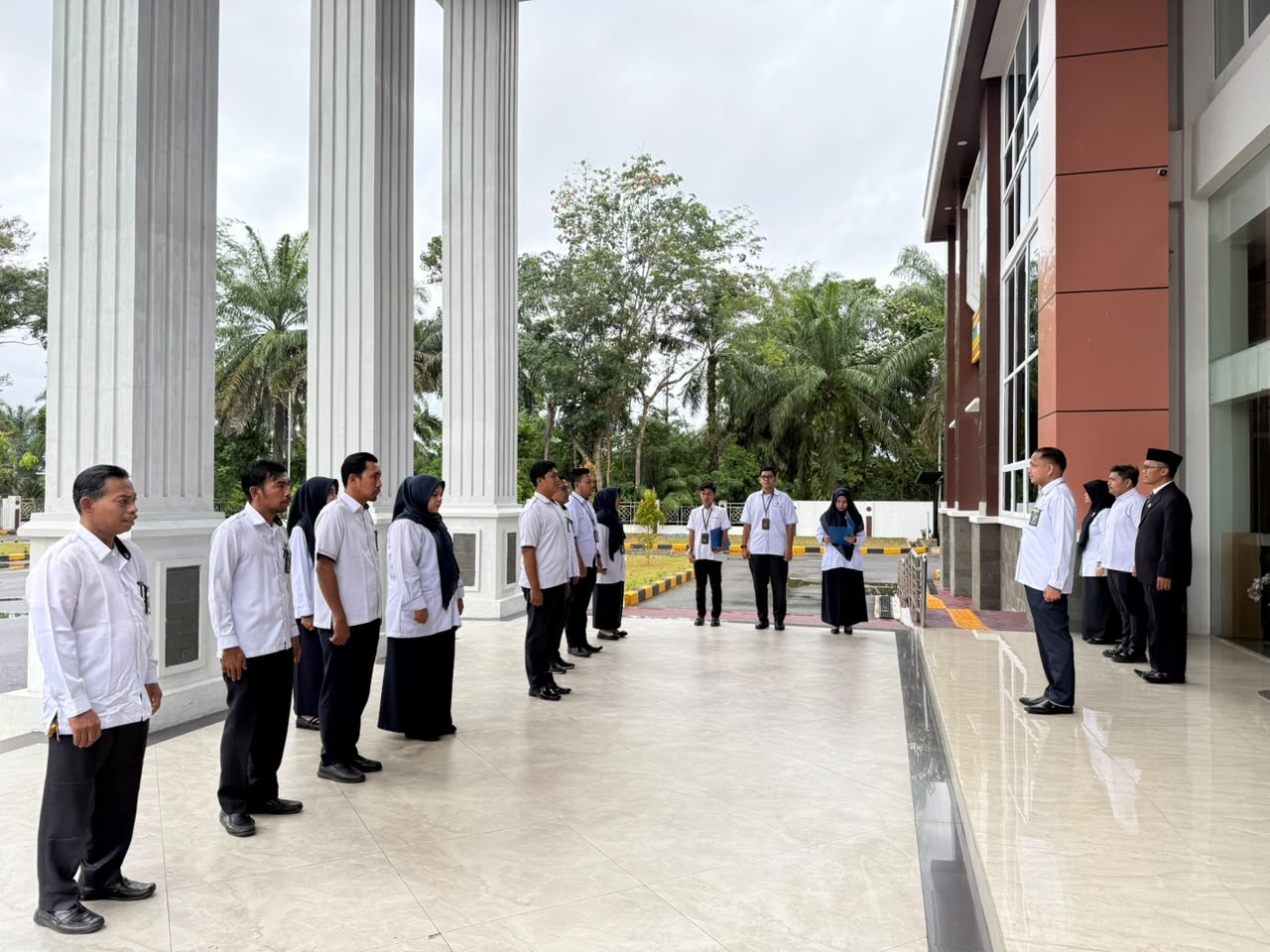 Panitera MS Kota Subulussalam ekankan Optimalisasi Pelayanan dan Kesiapan Penilaian Kinerja Triwulan Panitera MS Kota Subulussalam ekankan Optimalisasi Pelayanan dan Kesiapan Penilaian Kinerja Triwulan