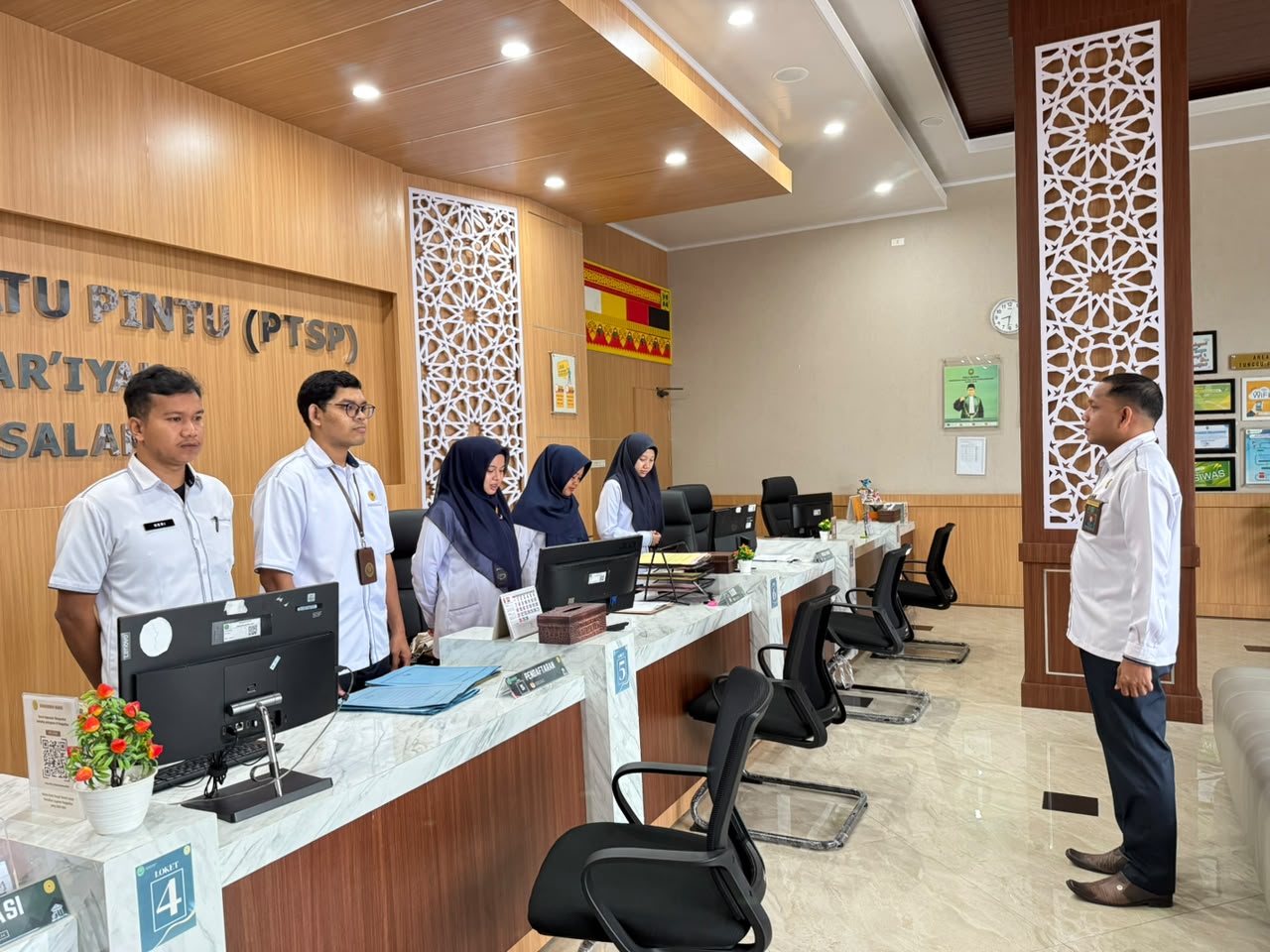 Panitera Tekankan Penyesuaian Tugas dan Penguatan Disiplin Pelayanan Panitera Tekankan Penyesuaian Tugas dan Penguatan Disiplin Pelayanan